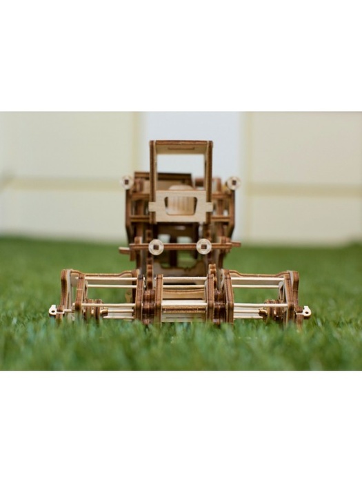 фото  3D деревянный конструктор UGEARS Комбайн