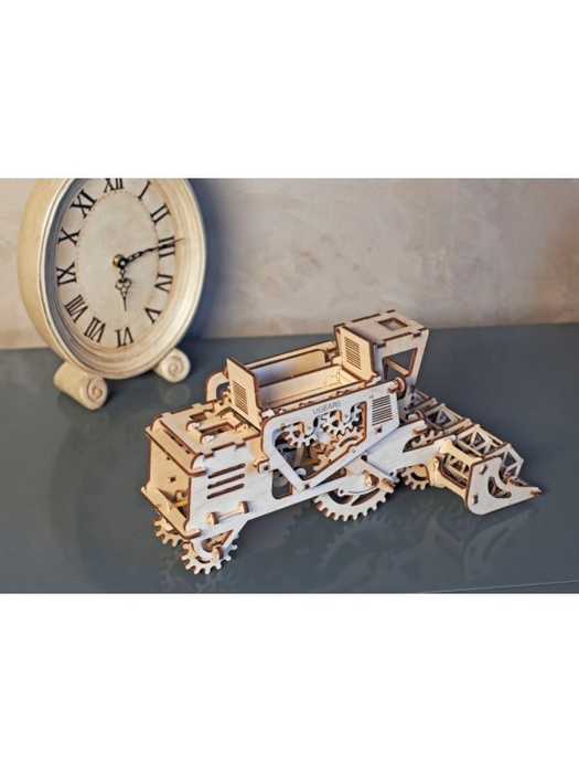 фото  3D деревянный конструктор UGEARS Комбайн