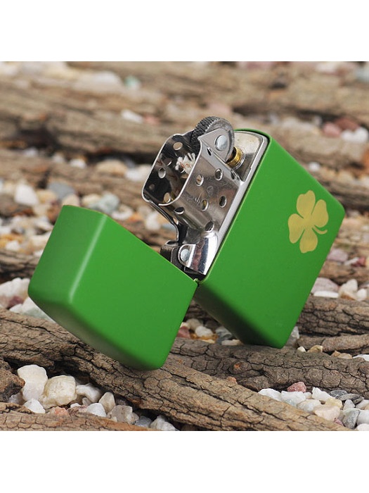 фото Зажигалка Zippo №21032 Shamrock